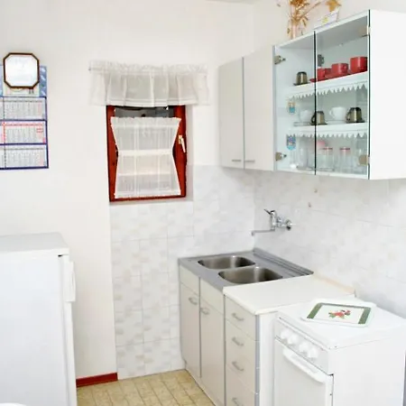 Mandre 4123a Apartment